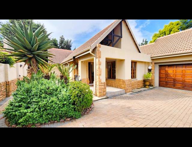 4 BEDROOM HOUSE FOR SALE IN MORELETAPARK